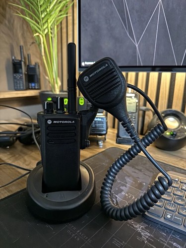 Motorola dp4400 uhf - motorola,